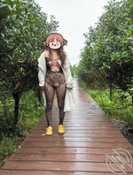 下雨天公园户外露出