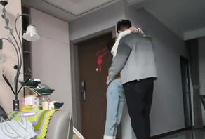 前脚刚走，后脚就被偷家了，老婆公司的老板来家里修下水道！1