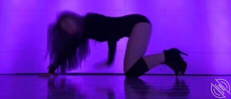 陪姐姐在舞蹈室跳舞，无时无刻都想操姐姐1