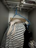 再次潜入护士更衣室，在垃圾桶有重大发现，果断拿走0