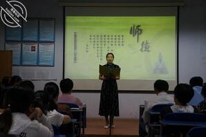 偷穿教师妈妈丝袜0