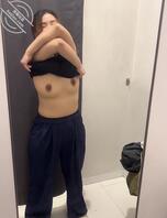 偷拍分享老婆试衣间换衣露双乳给狼友欣赏飞机2
