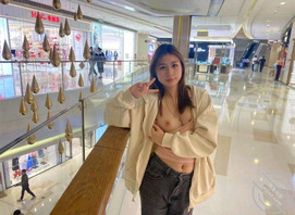 骚货女大，户外露出。女大学生就是要开发0