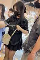 和男友逛街的波点黑丝小姐姐0