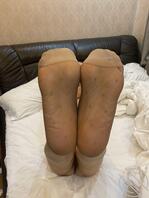 我洛阳的我妈42码丝袜大臭脚，天天和我同学一起射我妈大臭脚，射完去上学1