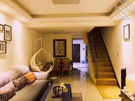 喝多了去同学家住，搞了他妈两炮，水多屁股大1