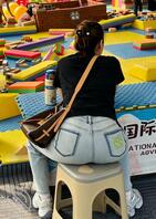 如果我老婆坐在你的鸡巴上，你能坚持多久？0