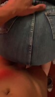 媳妇穿着牛仔短裤疯狂后入大屁股