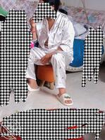 真实操丈母娘，今天来到丈母娘家偷拍这个骚逼1