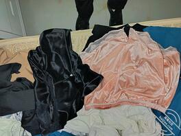 真实操丈母娘，今天来到丈母娘家偷拍这个骚逼2