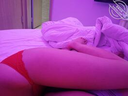 诱惑的红色内裤配粉红色的氛围灯1