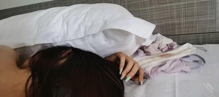 大姨妈干出血了,边开车边给我吃鸡吧1