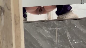 偷拍少妇上厕所（賊肥）