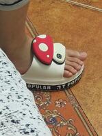 天天看着小姨子的骚脚打飞机  受不了了0