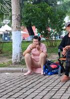 道外江边这老逼劈着腿揽客那0