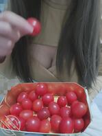 与侄女相谈甚欢之余 侄女的巨乳让我有生理反应 真想摸摸巨乳啊1