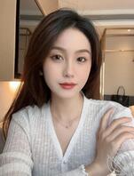 【原创偷拍】：在成都酒吧约了一个丰满少妇，去她家里把她给操了
2