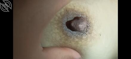 真实原创金币贴。老妈和闺蜜喝拼酒,喝的烂醉如泥 。醉成一团怎么玩都不醒。1