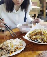 【真实原创】23. 调教后的小姑越来越懂事,吃个饭也要给我报备1