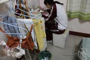 [原创]2.妈妈不在家我无处发泄，留下23岁的我独自面对16岁的妹妹。0