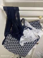 终于搬回去了,搞个突然袭击看到堂姐的丝袜和内裤,太绝了!2