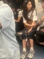 地铁随拍的白袜1