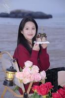 喜欢跟爸爸乱伦的小骚货今天生日了，哥哥们快来满足我2