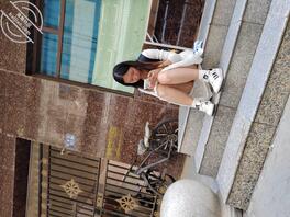 意外偷拍到配合的小妹妹