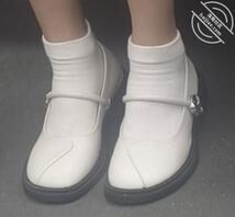 地铁上白裙妹子骚白袜，好想射她一脚2