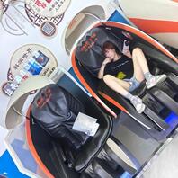 岔开腿露出粉内裤，真是等着被干呢0