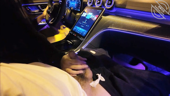 【开车打飞机】一手开奔驰，一手给外甥打飞机  小姨是不是人生赢家0