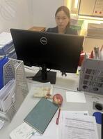 抄底美女同事，丝袜美腿白色内裤，真的嫩呀2