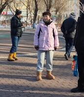 今天建国公园的老逼挺多啊，得有八九个，冬天不好拍照片有几个没拍到0