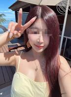 【原创】52 和妹妹去斐济旅游，手扣她的骚逼，淫液喷的我满手都是0