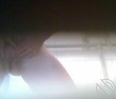 宝子们有福，刚好拍到老妈在搓逼0