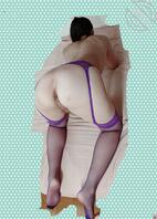 媳妇穿上新买的情趣丝袜，后入媳妇的大屁股，视觉冲击效果非常棒2