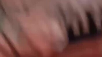 强奸自己的女儿女儿的小骚逼处女膜撕裂女儿也被自己调教