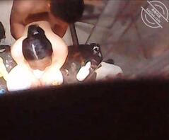 偷拍老爸老妈浴室里做爱0