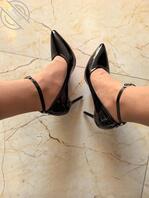 穿上丈母娘的丝袜，骚棉裤，连衣裙爽一下