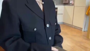 丰满少妇嫂子老公常年不在家 穿鱼网袜勾引我口
交真舒服 逼逼水汪汪又滑