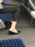 高铁上偶遇骚货，在卫生间对着照片撸射2