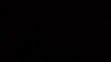 和姐姐大学同学同住偷偷录下她洗澡