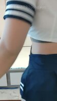 【绿母视频】我的熟女肥臀妈妈3，骚妈穿水手服边跳脱衣舞边扭屁股发给金主看