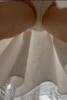 抄底露脸极品白裙少妇0