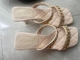 又是想操妈妈的一天,给妈妈按摩后发现有点进展了2