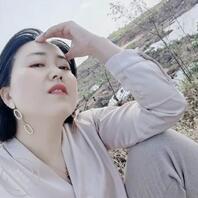 小姨在外面穿着白色丝袜让人操2