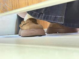 女厕偷拍  部分露脸0