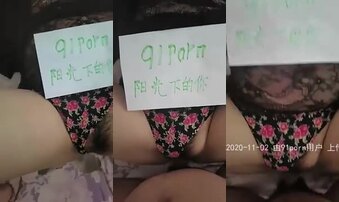 爆操丰满人妻，逼有点紧