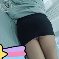 偷拍妈妈的生活日常（包臀裙丝袜妈妈）