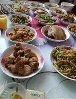 全家回去给爷爷过生日,半夜妹妹让我去他房间。妈妈突然敲门,差点被发现!1